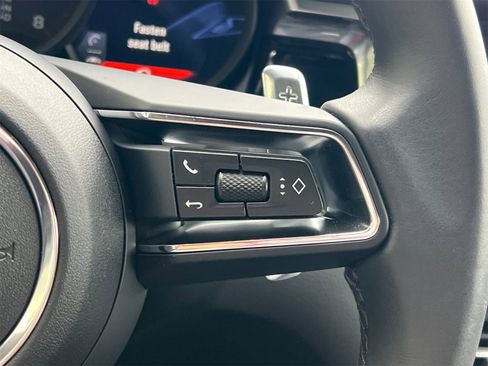 Used 2025 Porsche Macan image 28