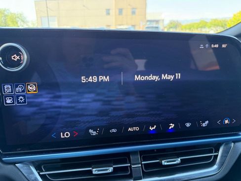 Used 2025 Chevrolet Equinox EV LT AWD/4WD image 32