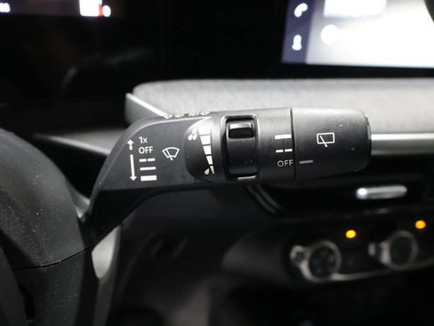 Used 2025 Nissan Kicks SV AWD/4WD image 34