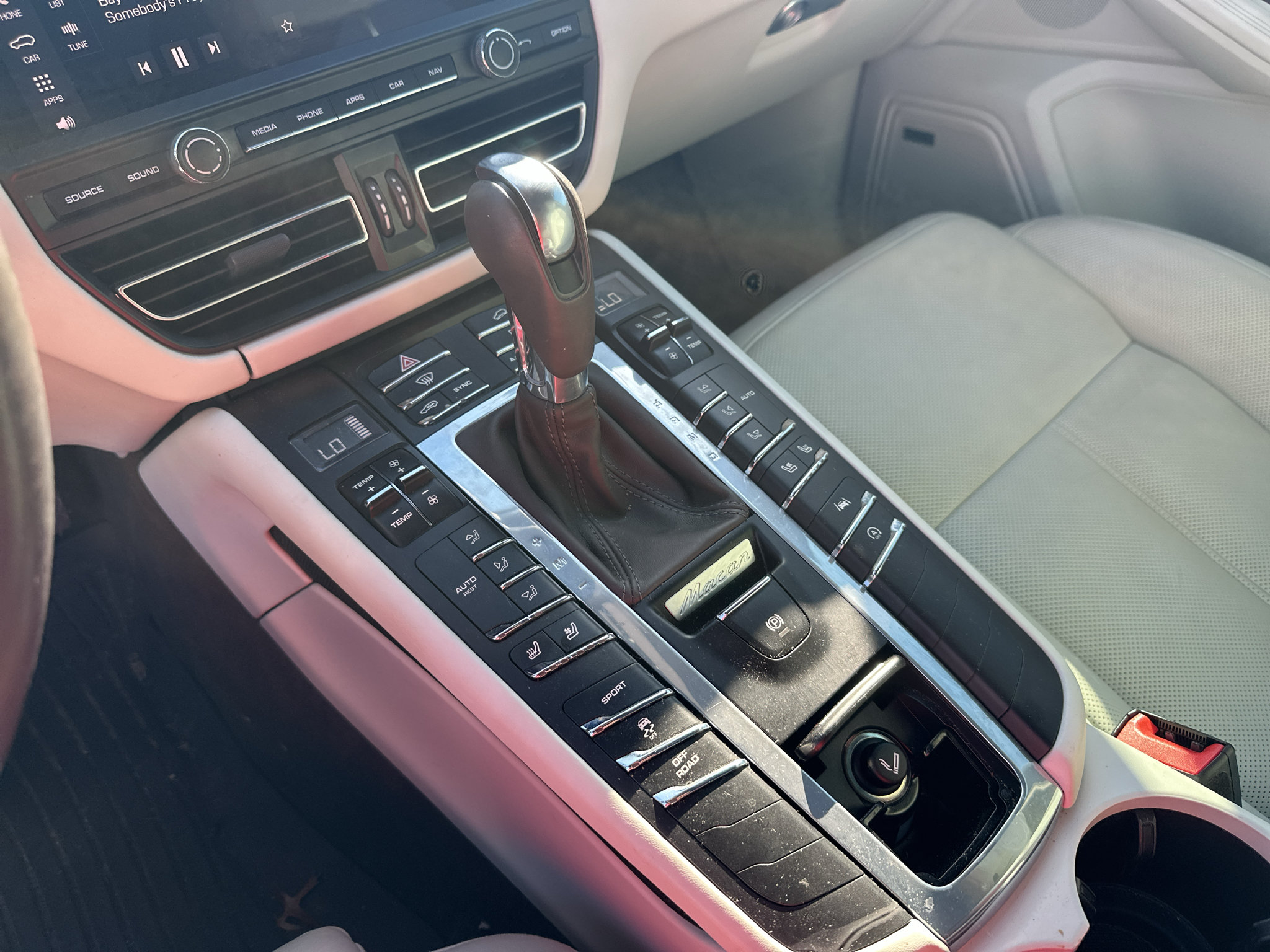Used 2020 Porsche Macan S AWD/4WD image 24