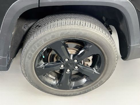 Used 2023 Jeep Grand Cherokee L Laredo AWD/4WD image 32