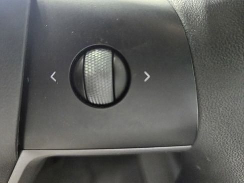 Used 2024 Tesla Model Y 2WD image 16