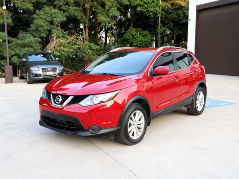 Used 2017 Nissan Rogue Sport SV image 3