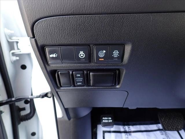 Used 2020 Nissan Armada Platinum w/ Cargo Package AWD/4WD image 17