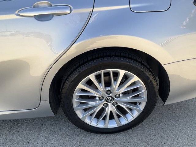 Used 2019 Toyota Camry XLE FWD image 13