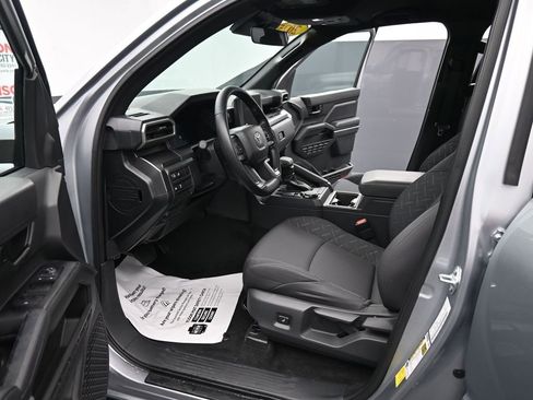 Used 2025 Toyota Tacoma SR5 image 17