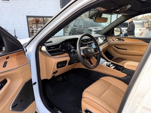 Used 2023 Jeep Grand Cherokee L Summit image 15