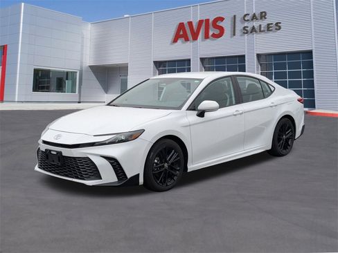 Used 2025 Toyota Camry SE image 1