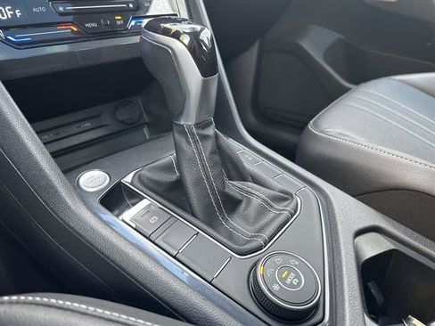 Certified 2022 Volkswagen Tiguan SE image 24