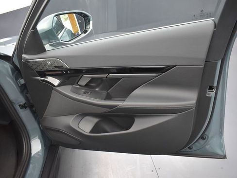 Used 2024 BMW 530i w/ Premium Package image 16