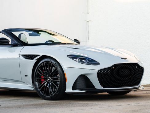 Used 2023 Aston Martin DBS Volante image 31
