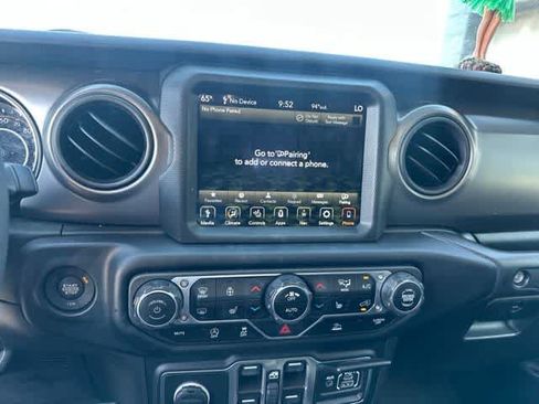 Used 2023 Jeep Gladiator Sport AWD/4WD image 7