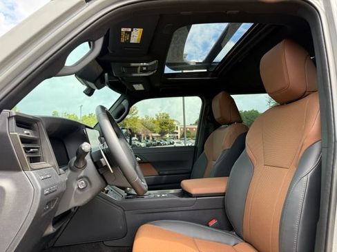 Used 2026 Lexus GX 550 w/ Cold Area Package AWD/4WD image 25