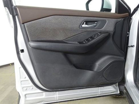 Used 2022 Nissan Rogue SV image 12