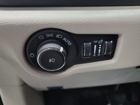 Used 2022 Chrysler Pacifica Touring-L AWD/4WD image 40