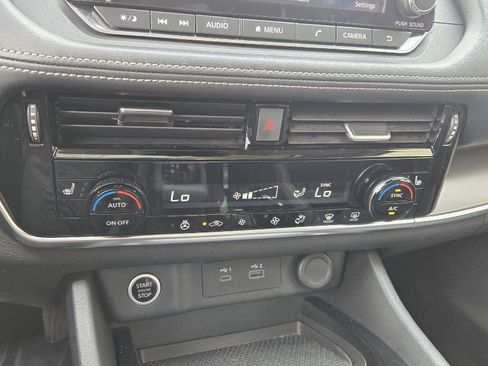 Used 2022 Nissan Rogue SV w/ SV Premium Package image 26