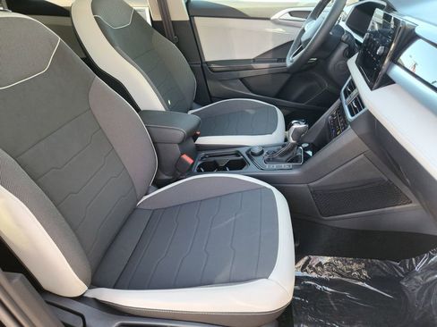New 2025 Volkswagen Taos SE image 14