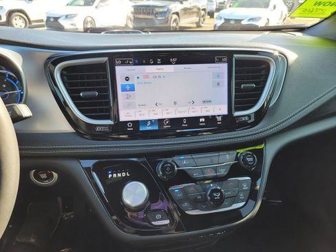 Used 2022 Chrysler Pacifica Touring-L w/ S Appearance Package image 20