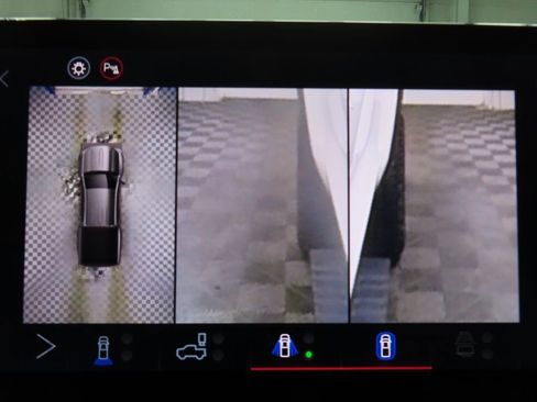 Used 2025 GMC Canyon AT4 w/ Technology Plus Package image 19