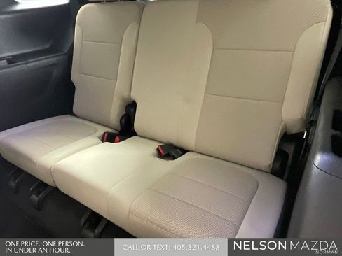 Used 2022 Chevrolet Traverse LT FWD image 26