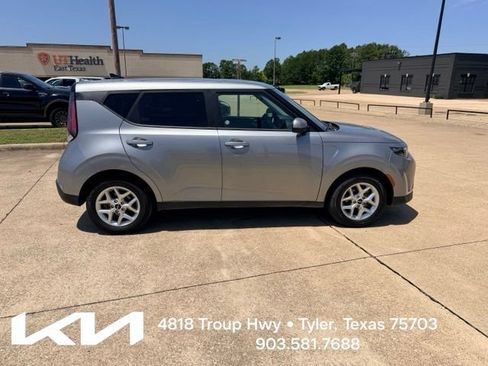Certified 2025 Kia Soul LX w/ LX Technology Package FWD image 11