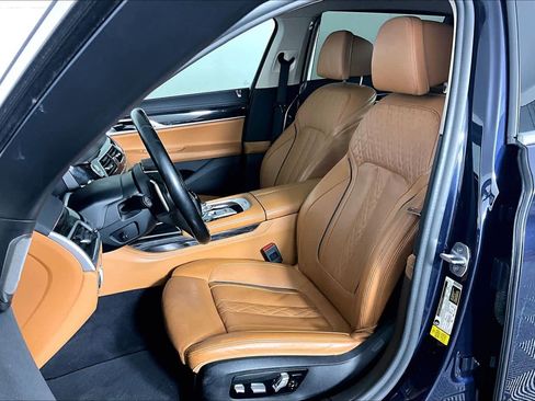 Used 2020 BMW 740i w/ Premium Package image 8