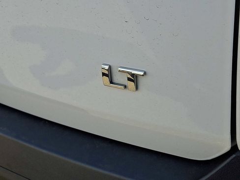 Used 2023 Chevrolet Traverse LT w/ LT Premium Package image 4