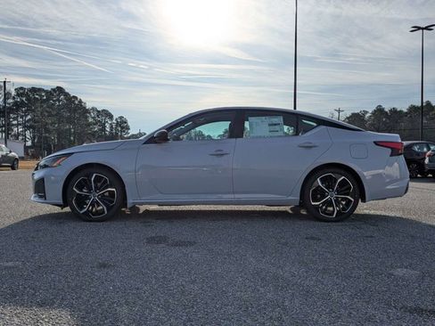 New 2025 Nissan Altima 2.5 SR image 7