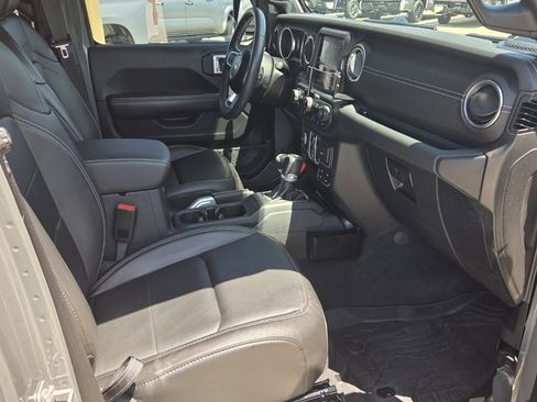 Used 2021 Jeep Gladiator Overland w/ Popular Equipment Package AWD/4WD image 11