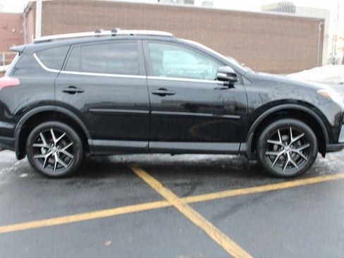 Used 2016 Toyota RAV4 SE image 5