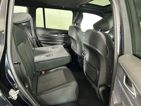 Used 2025 Jeep Grand Cherokee Laredo X image 28