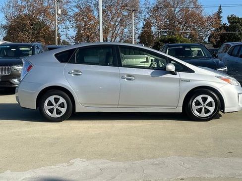Used 2014 Toyota Prius Four image 2