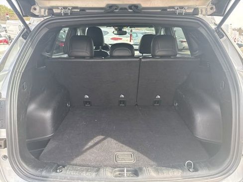 Used 2025 Jeep Compass Latitude image 7