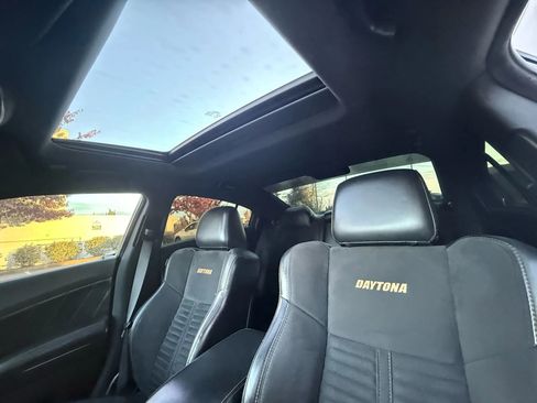 Used 2018 Dodge Charger R/T image 11