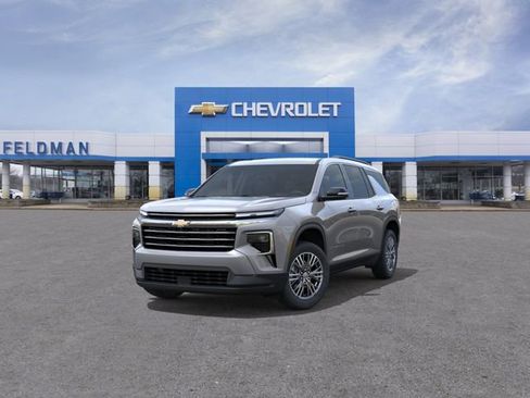 New 2026 Chevrolet Traverse LT image 8
