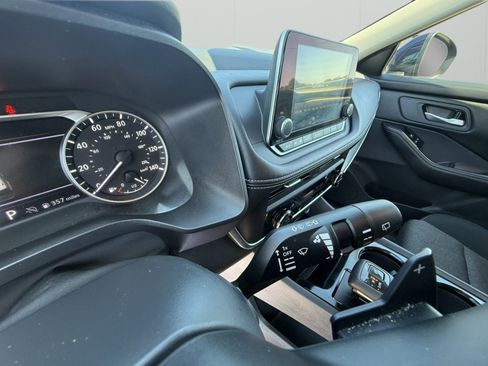 Used 2025 Nissan Rogue SV FWD image 23