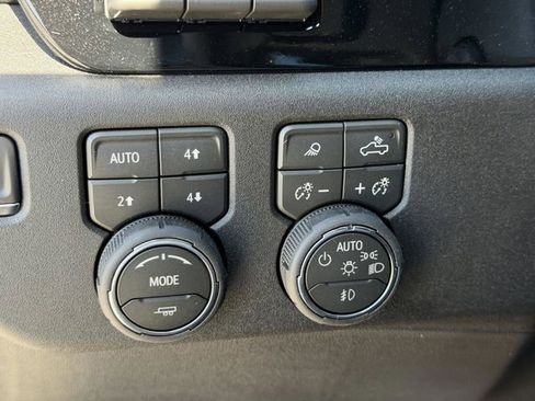 New 2026 Chevrolet Silverado 1500 High Country w/ High Country Premium Package AWD/4WD image 18