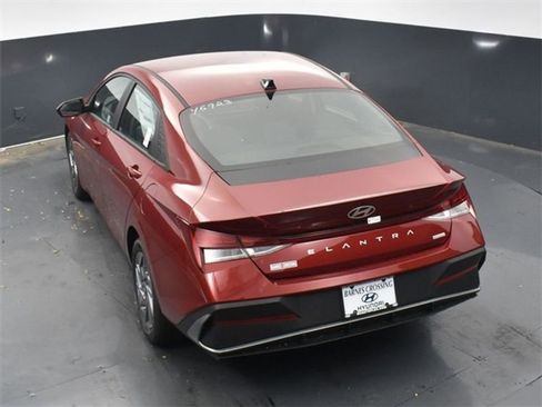 Used 2025 Hyundai Elantra Blue image 25