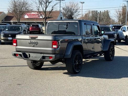 Used 2025 Jeep Gladiator Sport image 5