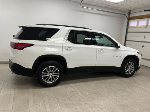 Used 2023 Chevrolet Traverse LT FWD image 3