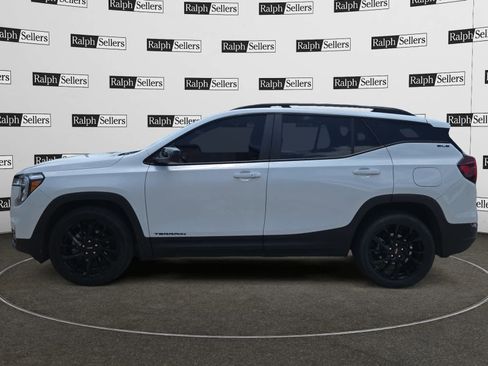Used 2024 GMC Terrain SLE w/ Driver Convenience Package FWD image 3