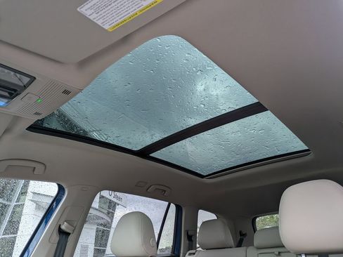 Certified 2026 Volkswagen Atlas SE w/ Panoramic Sunroof Package FWD image 26