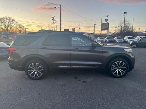 Used 2020 Ford Explorer XLT w/ Comfort Package image 4