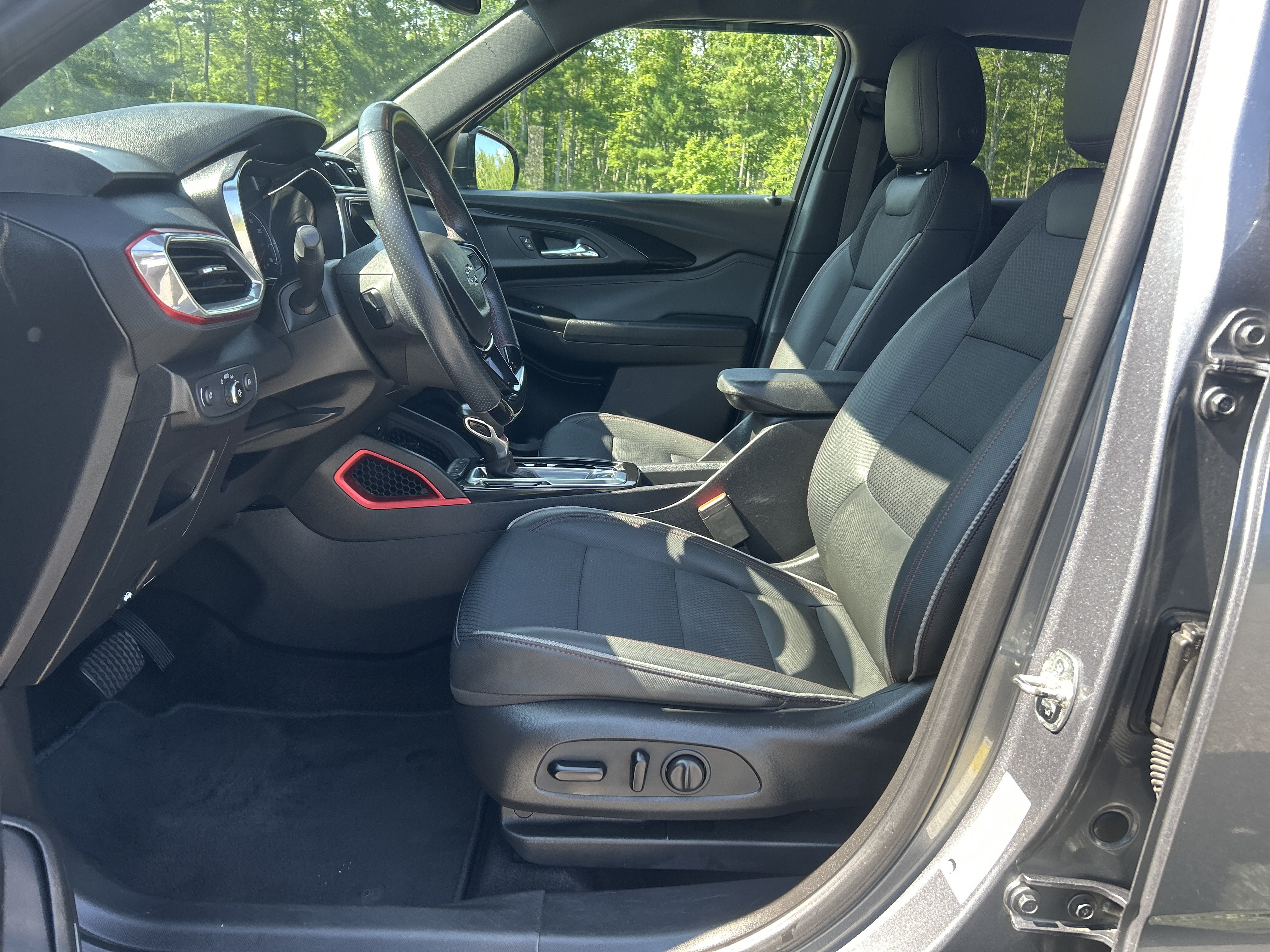 Used 2021 Chevrolet TrailBlazer RS w/ Technology Package AWD/4WD image 14