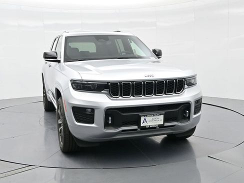 Used 2023 Jeep Grand Cherokee Overland image 3