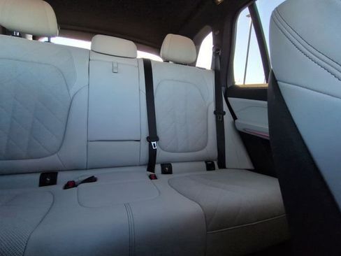 Used 2024 BMW X5 xDrive50e w/ Premium Package image 6