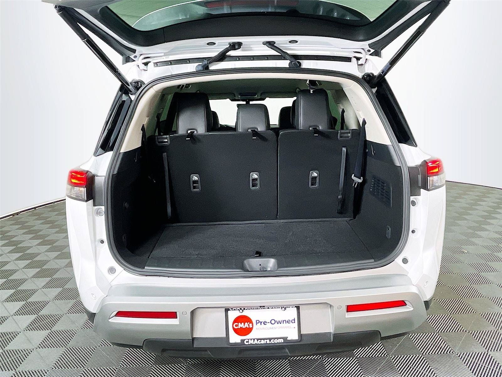 Used 2025 Nissan Pathfinder SL AWD/4WD image 29
