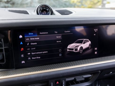 Certified 2025 Porsche Cayenne GTS image 38