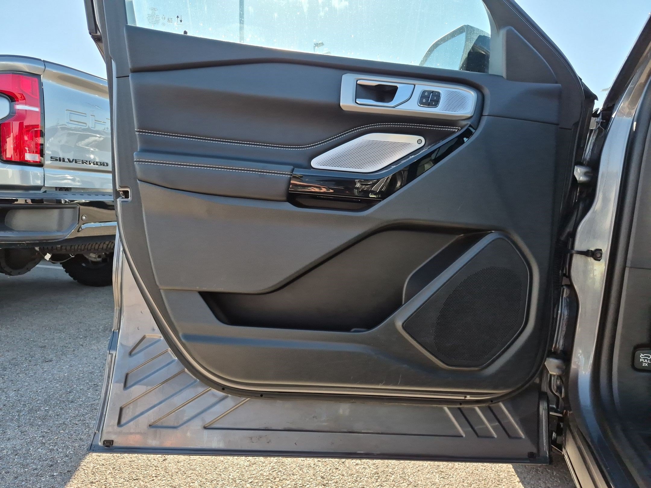Used 2023 Ford Explorer ST w/ Equipment Group 401A AWD/4WD image 12
