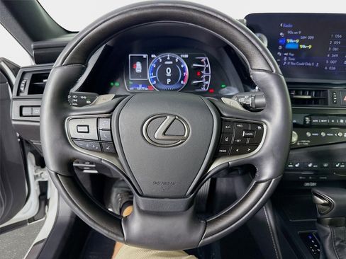 Used 2022 Lexus ES 350 Ultra Luxury w/ Accessory Package 2 FWD image 13